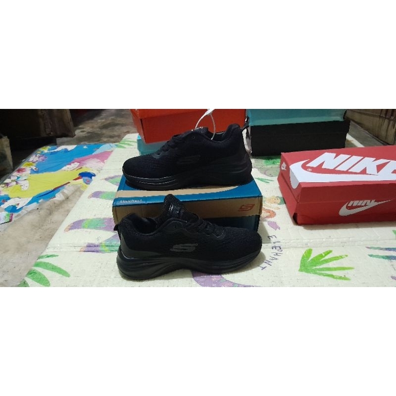 Sepatu SKECHERS Go Run Vapor Foam Lite Men Sneakers