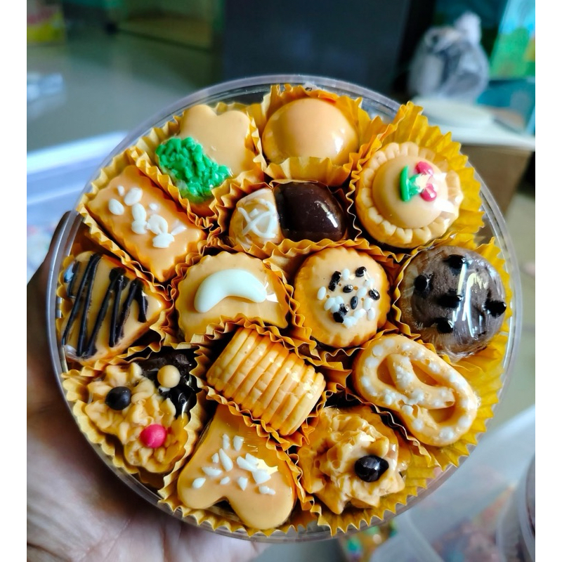 

Coklat Bentuk Cookies kemasan toples ukuran 250 gr