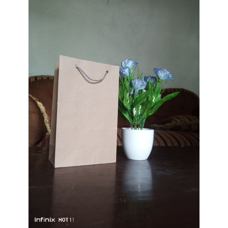 

Paperbag coklat ukuran 15cmx8cmx25cm paperbag murah/paperbag coklat/paperbag polos coklat/tas kertas/tas souvenir/paperbag