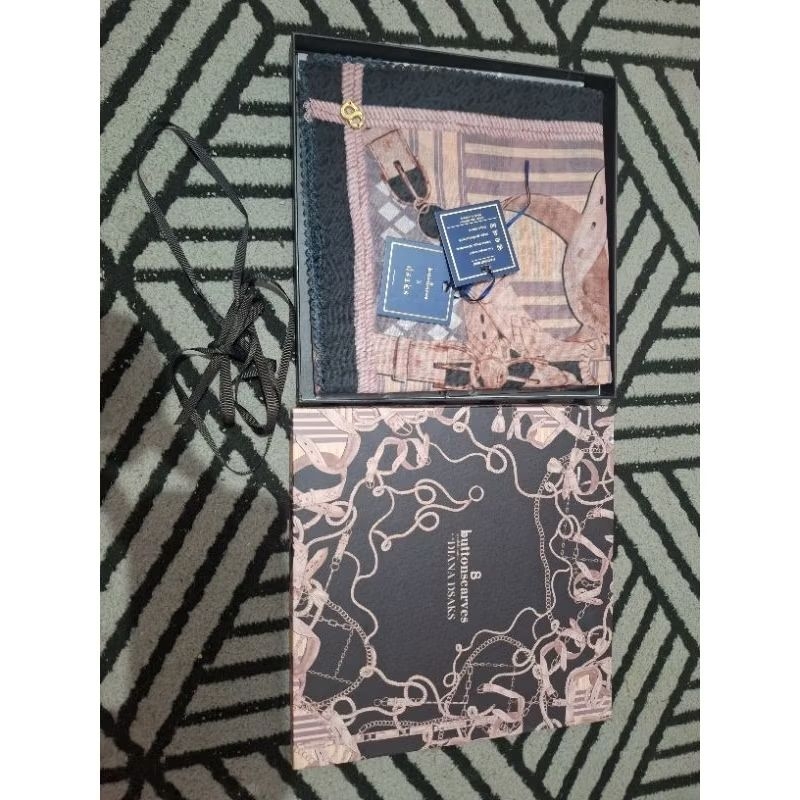 Preloved RARE ITEM Buttonscarves Chain 2.0 La Bella Voila Square - Nera (Splitbill)