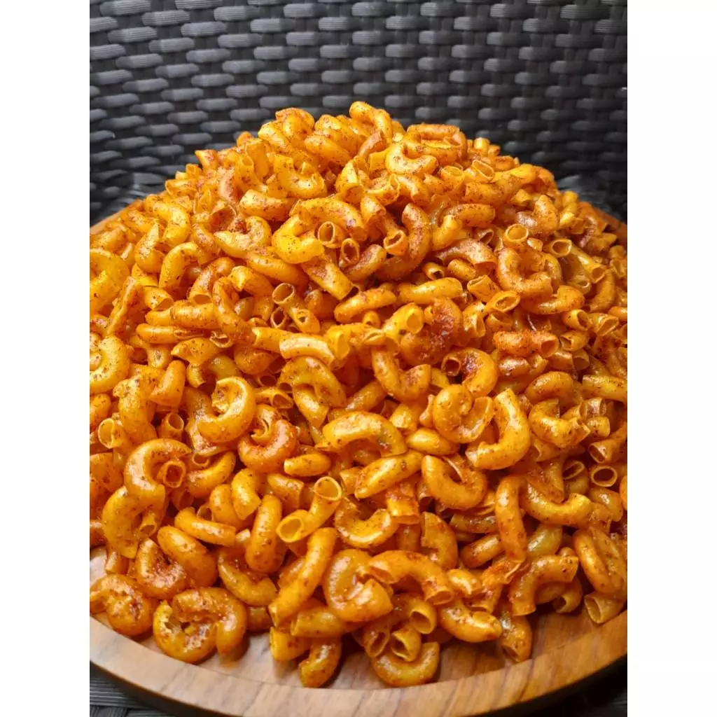 

Makaroni Bantat Pedas daun jeruk Makaroni pedas Spiral Keong Pedas isi 500gram