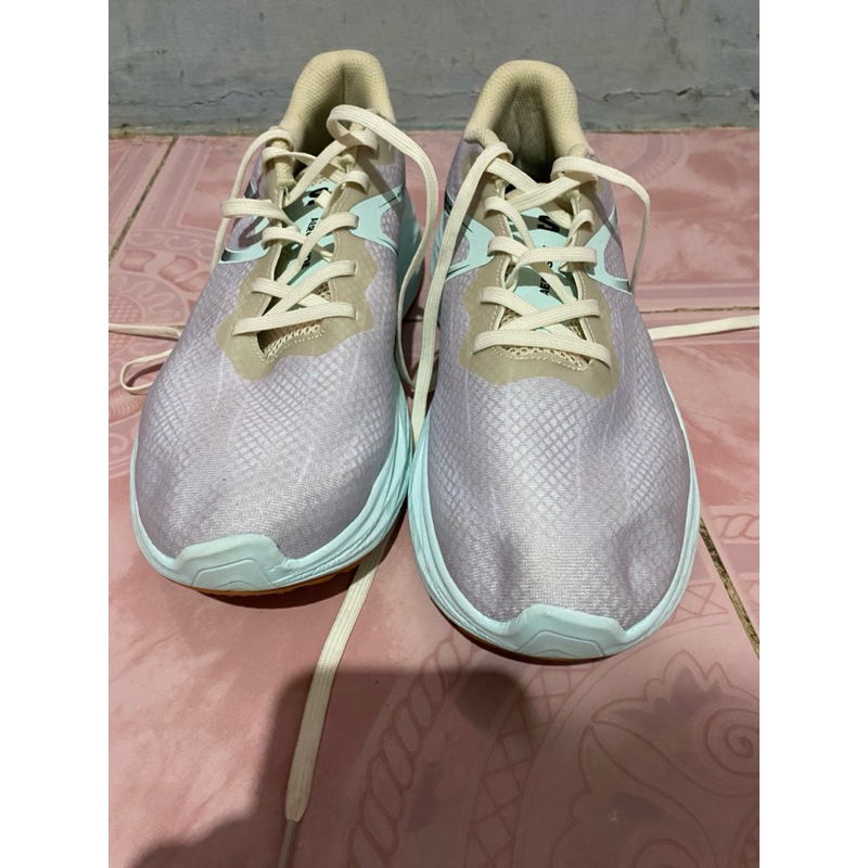 sepatu running salomon
