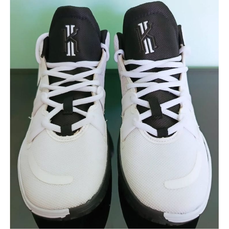 kyrie sepatu basket