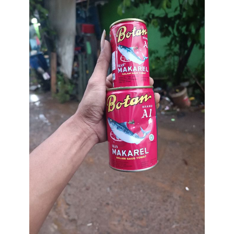 SARDEN botan ikan kaleng tomat .botan 455g dan 155g..minus kaleng penyok dikut