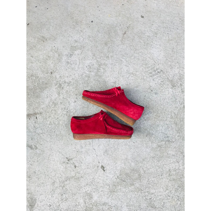clarks wallabee maroon suede