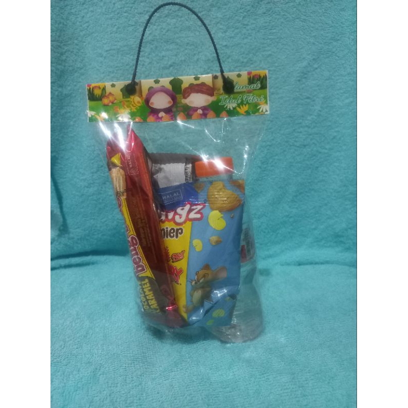 

plastik snack ultah,idul fitri,khitanan dll,15 x 25 cm,harga untuk per pak isi 10