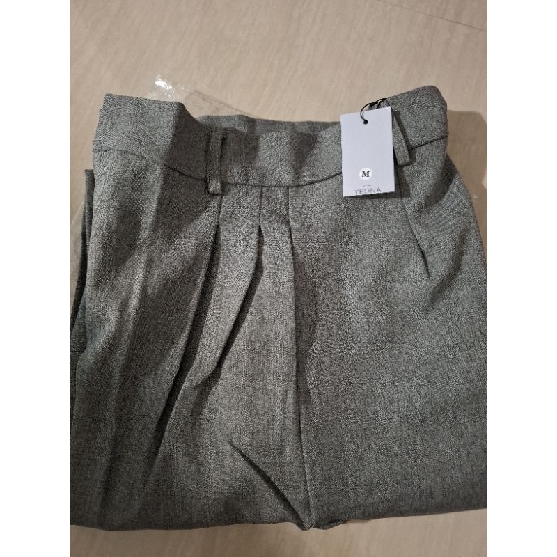 Celana Panjang Abu-abu M merk Yeona
