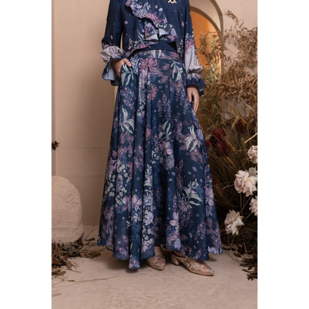 Seana Skirt Wearing Klamby