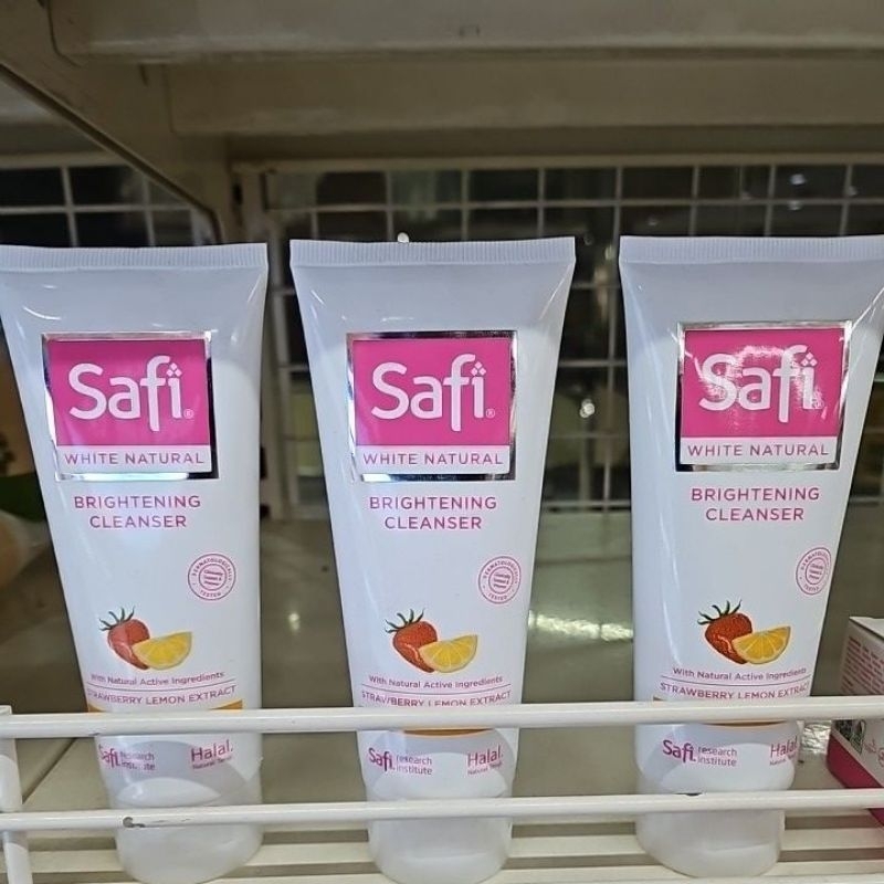 SAFI White Naturals Brighteninf Cleanser Strawberry Lemon Extract