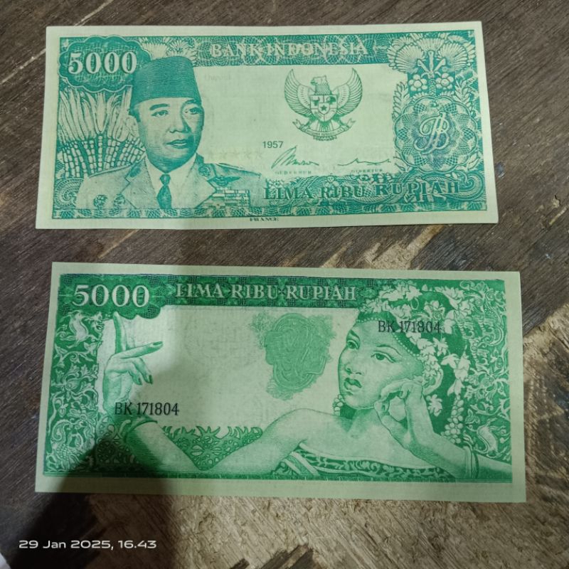 barang antik uang soekarno specimen seeimpi 5000 warna hijau