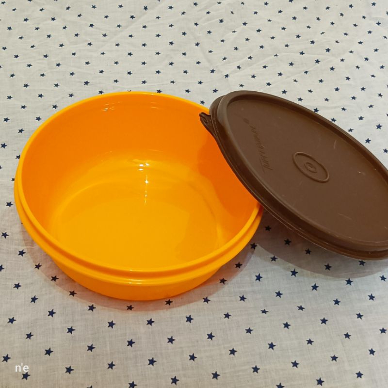 Tupperware misting kondisi baru tp tutupnya ada goresan cuci gudang
