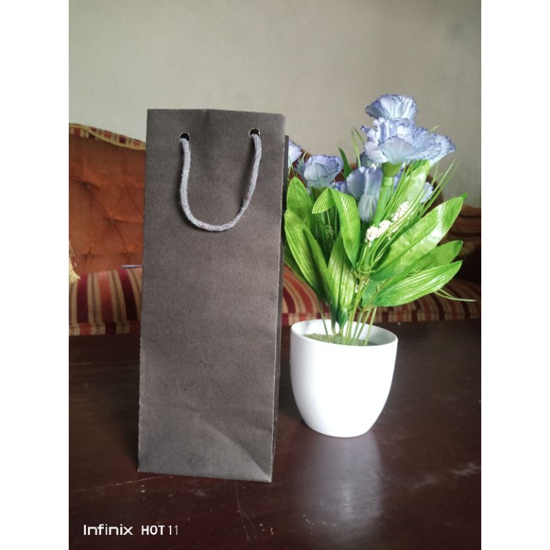 

paperbag warna hitam ukuran 10cmx10cmx25cm paper bag murah/paperbag polos/paperbag polos hitam/tas kertas/tas souvenir/paperbag