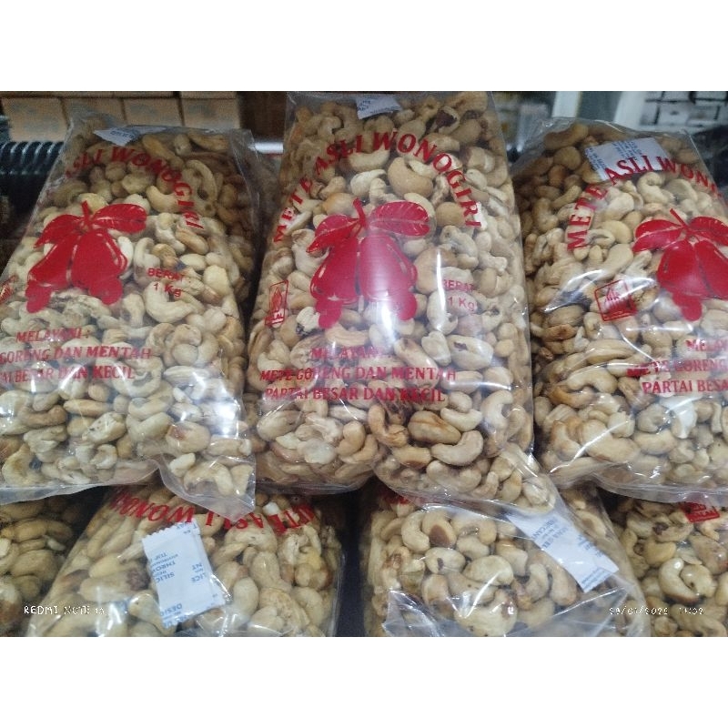 

Kacang Mete Wonogiri Utuh Mentah 1kg
