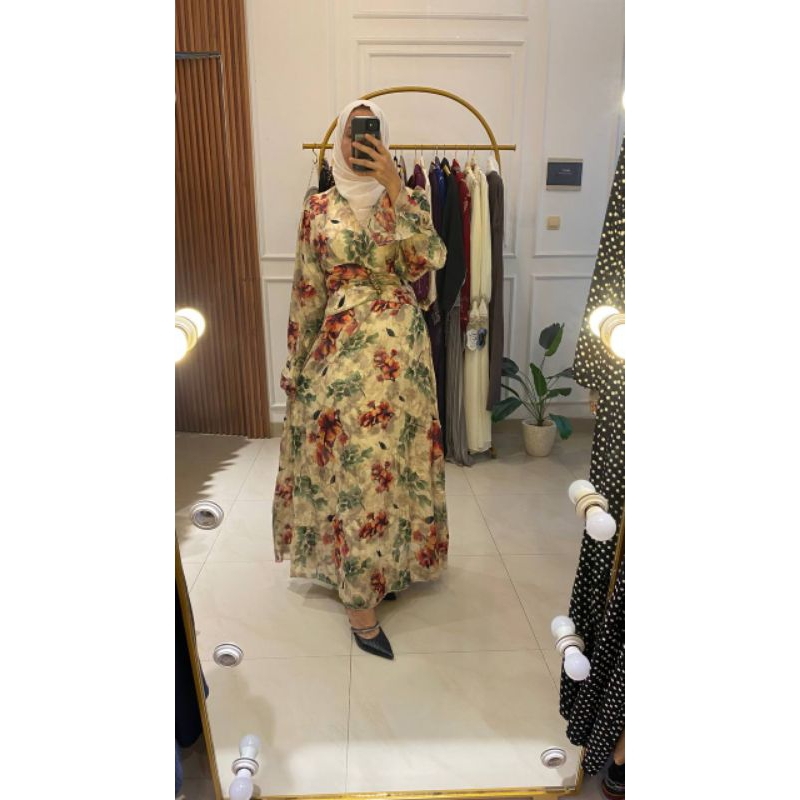 Dress bunga cream dan hitam