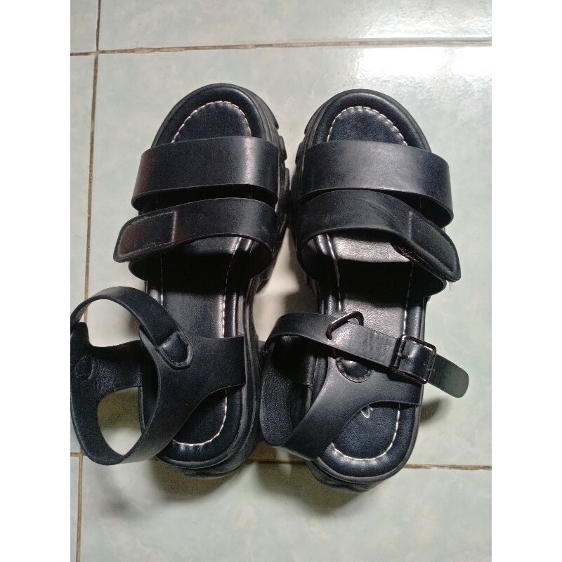 (PRELOVED) SEPATU SENDAL GIFLY HITAM UKURAN 36