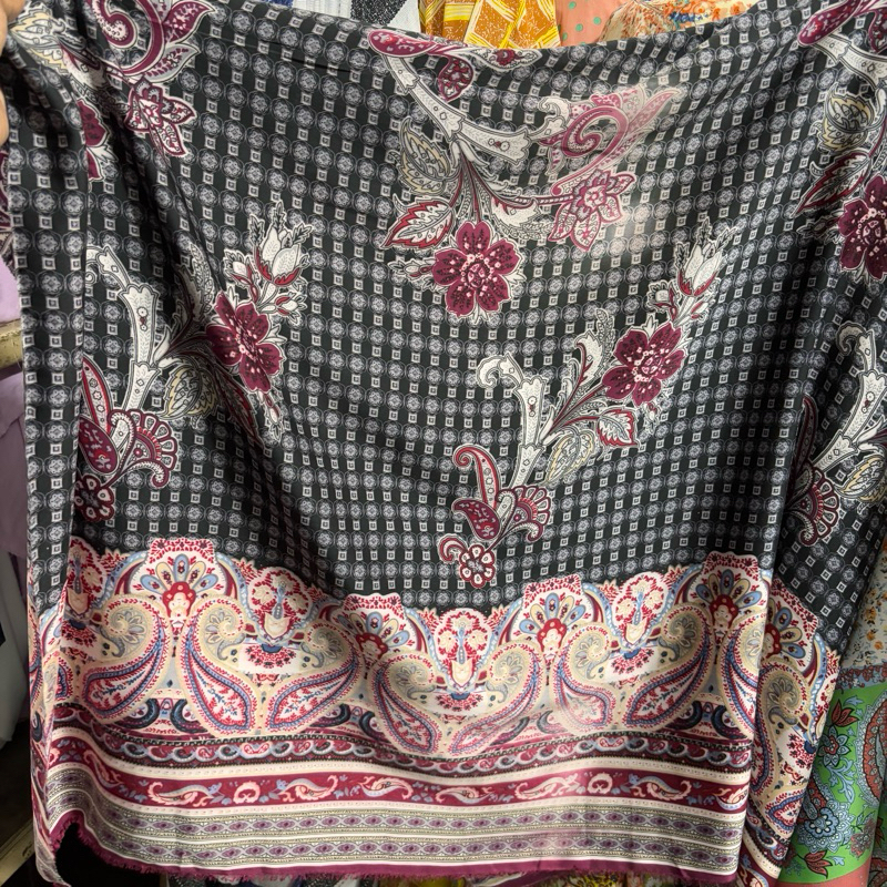 kain zara silk premium - kain zara silk motif - kain motif premium - kain motif pinggir - kain meter