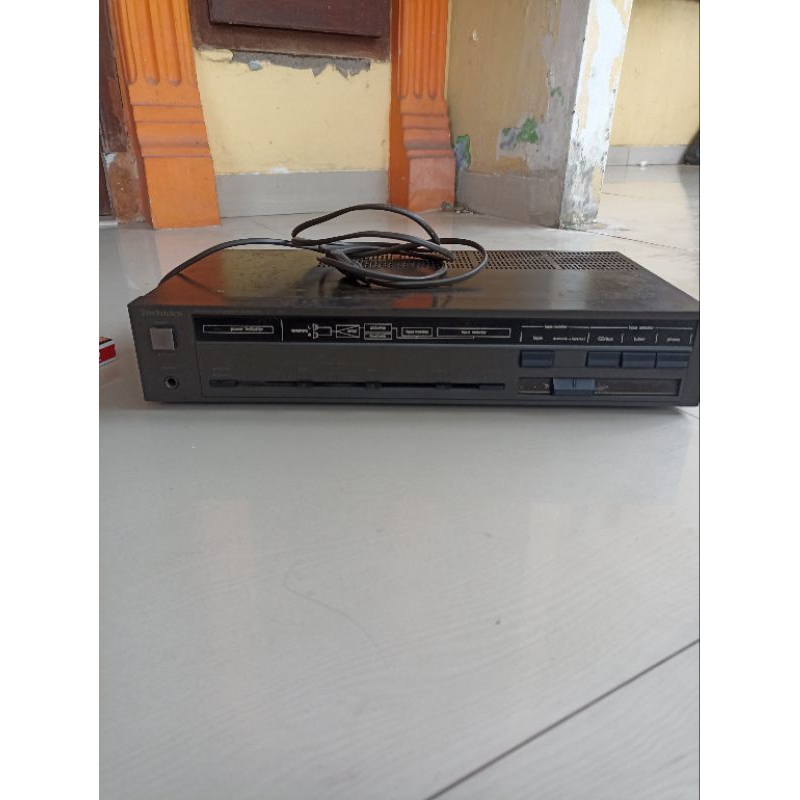 Ampli Technics SU-300 (Stereo IntegratedAAmplifier