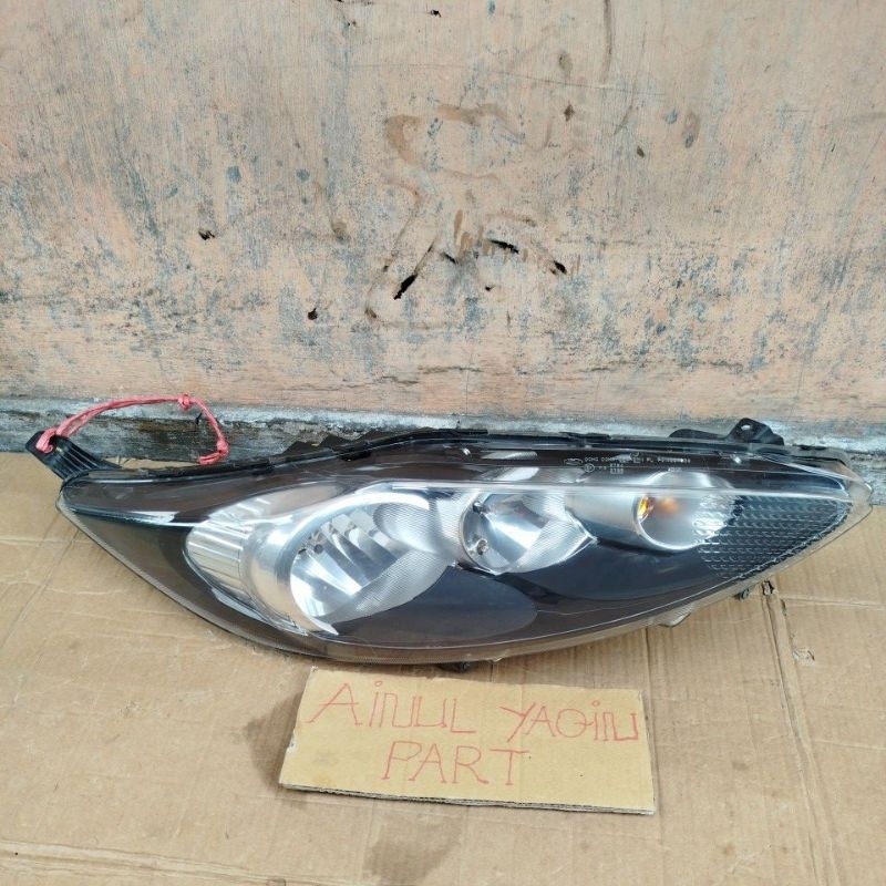 lampu depan headlamp ford fiesta 2010 2011 2012 original