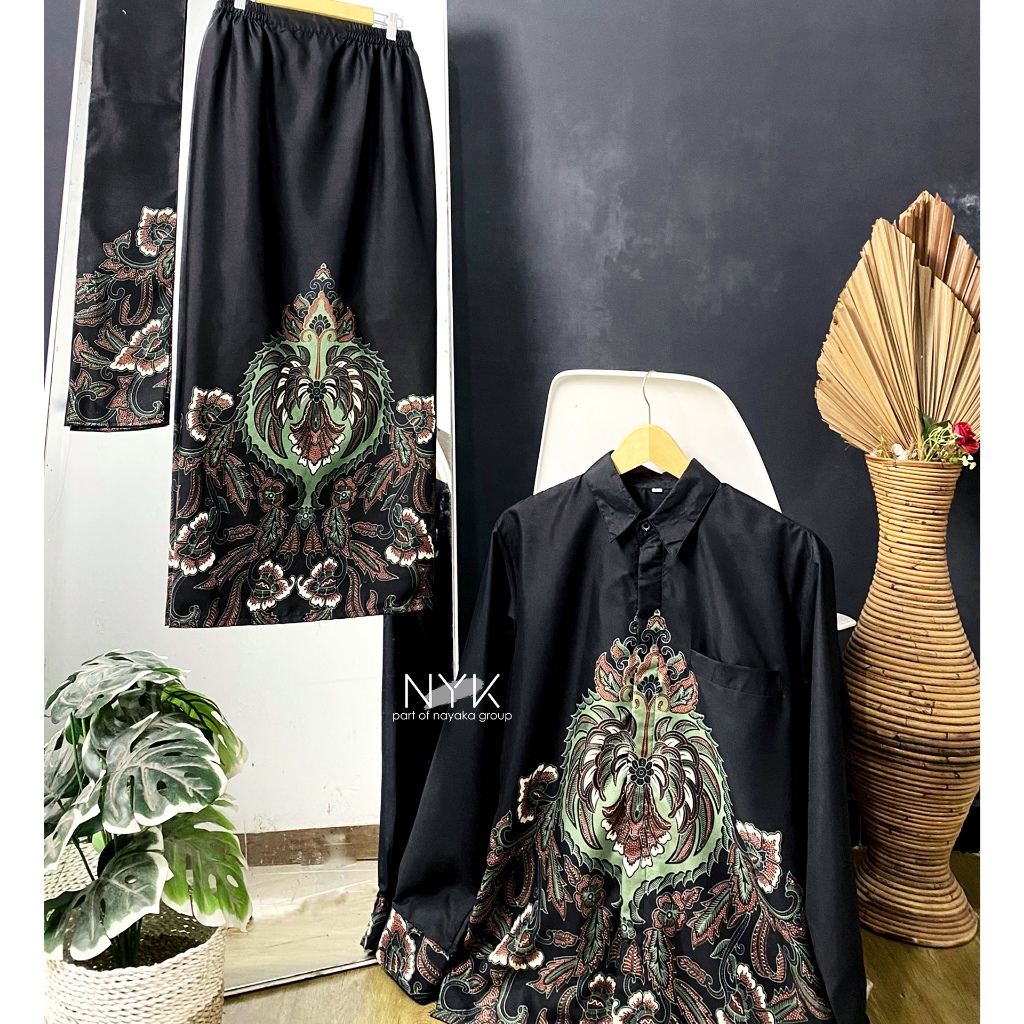 COUPLE MOTIF TERBARU BERFURING - Kemeja Rok Batik GANENDRA Nuansa Hitam Kombinasi Hijau - Kemeja Bat