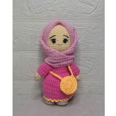Boneka Rajut Wanita Berhijab