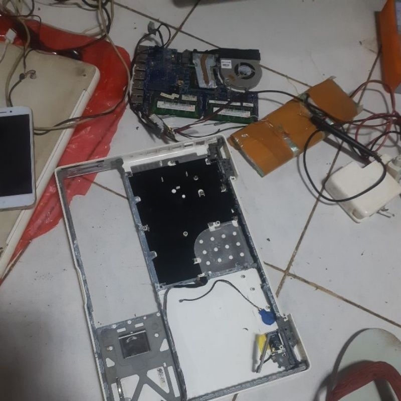 part macbook A1181 macbook white