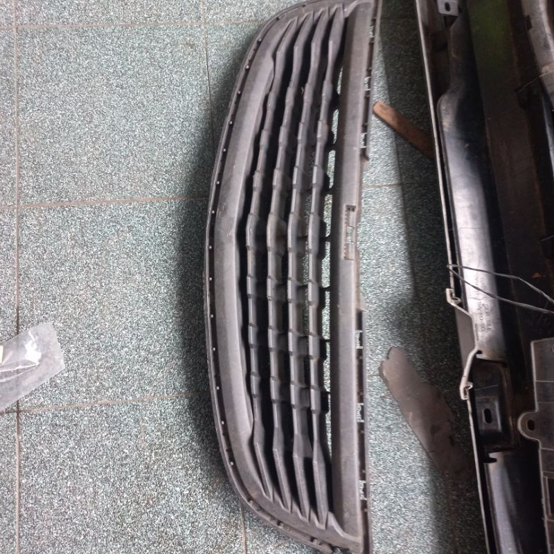 Grill Chevrolet Spin bagian bawah