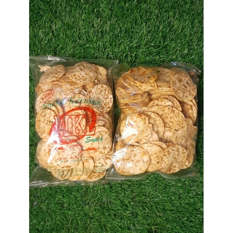 

PROMO 2 PCS |PAKET C| KRIPIK TEMPE SAGU ORI & PEDAS DAUN JERUK CAMILAN PENEMAN MAKAN