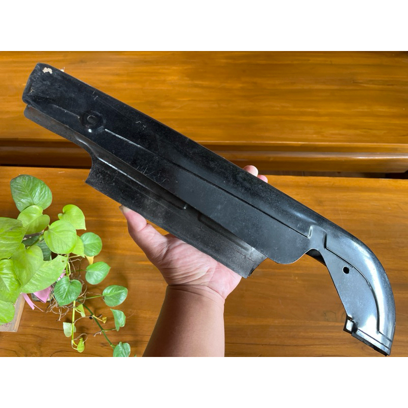 Ketengkas Tutup rante CB100 CB125 arm Gepeng Tutup rantai stengkas Honda CB100 CB125 Original warna 