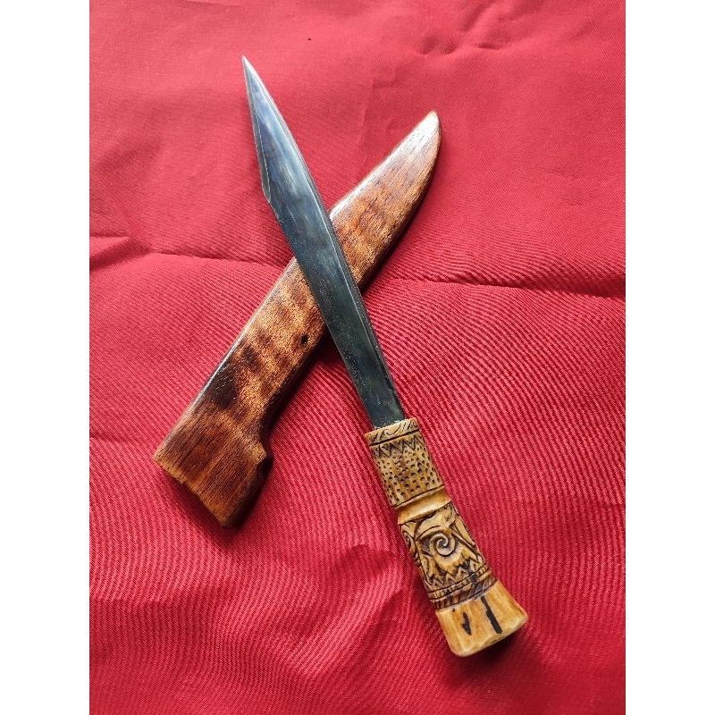 Belati Etnik Kalimatan gagang tanduk rusa ukir