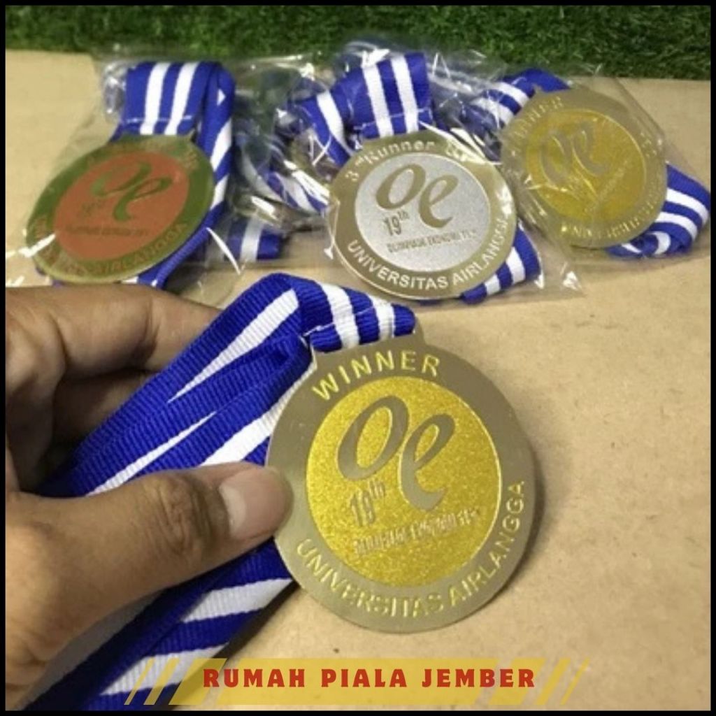 Medali Logam Custom Medali Kuningan Timbul Medali Wisuda Kuningan