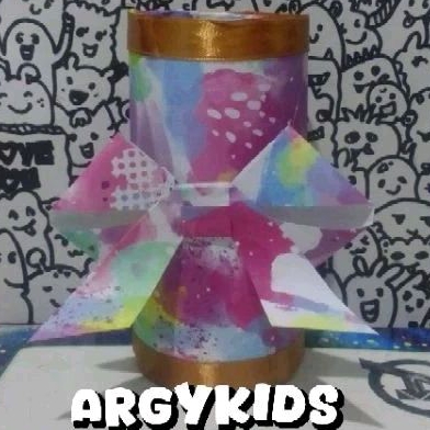 

Tempat Pensil Dari Kardus Bekas Dan Kertas Kado