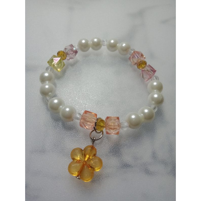 gelang manik mutiara putih mix kristal edisi liontin sakura bening.