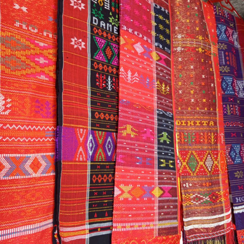 ulos pengantin Batak Toba merah