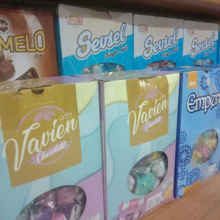 

coklat arab,,coklat gracia,,singel joy,,truffle,,dorina,,empera