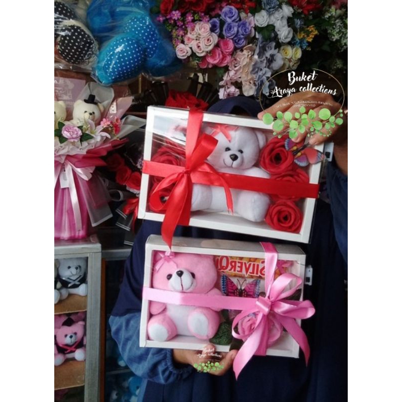 

hampers kotak coklat boneka bunga valentine