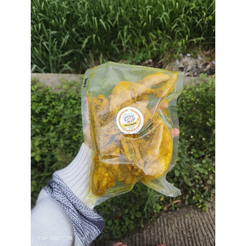 Ayam Kuning Ungkep Bumbu Lengkuas