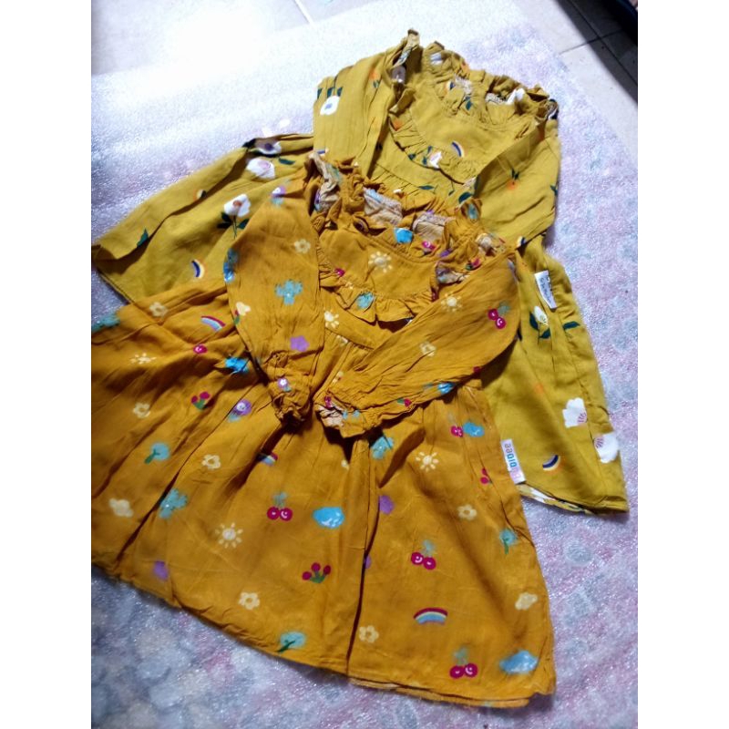 Rok Bunga Kuning Lengan Panjang