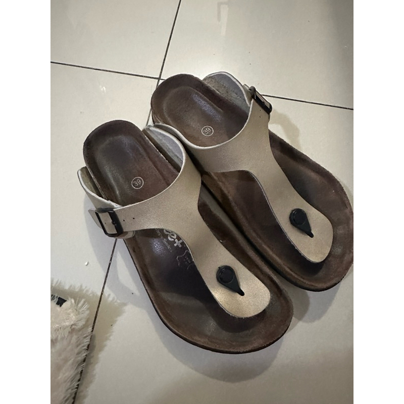 PRELOVED ORI Myfeet Gold 39