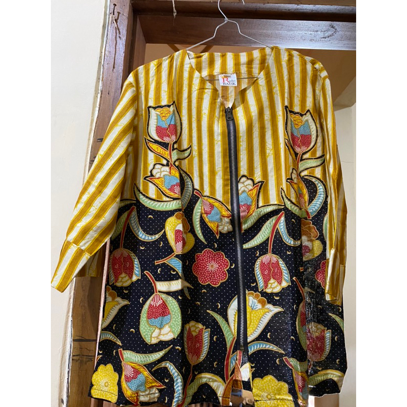 batik bunga kuning hitam