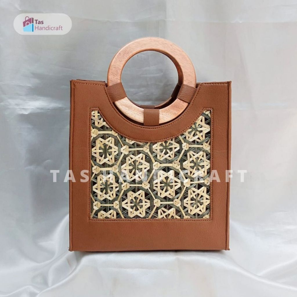 

Tas Hampers Kulit Sintetis Kombinasi Bambu Eksklusif Special Lebaran Idul FItri | Tas Model Terkini