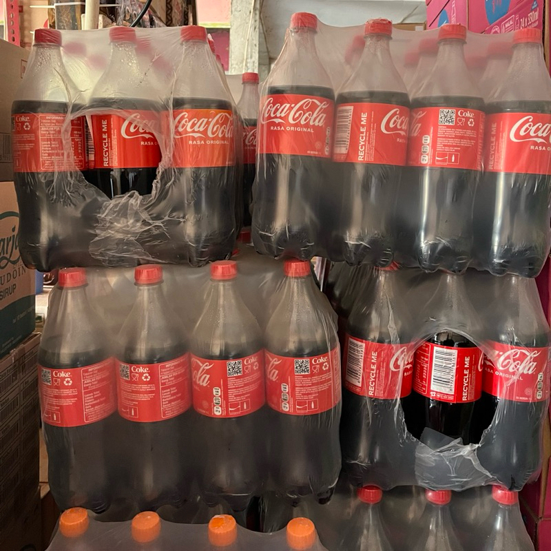 

MINUMAN KARBONASI COCA COLA 1 LITER ISI 12 BOTOL RASA COLA