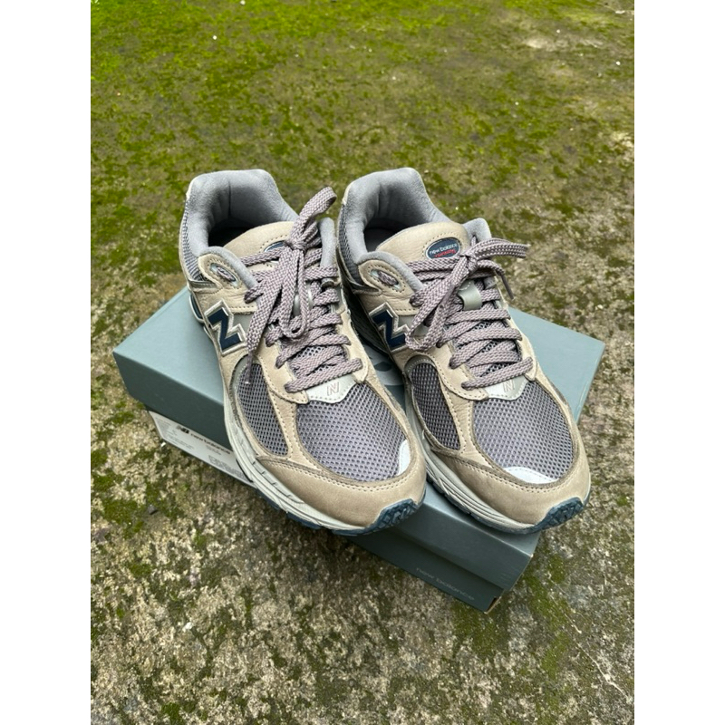 New Balance 2002R