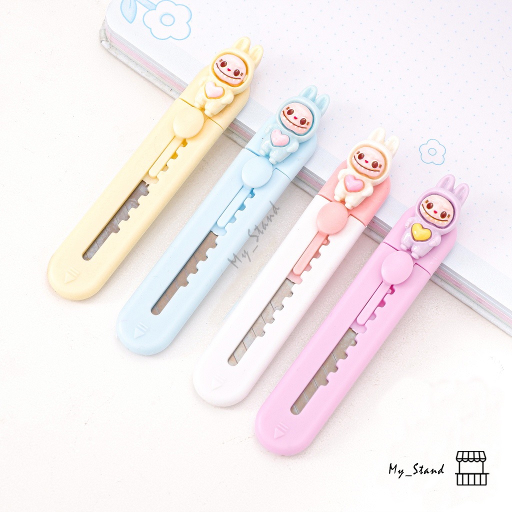 

Cutter Mini Panjang Labubu MN-1684 Pemotong Kertas Kater Karakter Lucu Small Knife Pisau Viral Lisa