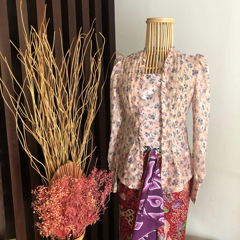 Kebaya Sifon Pendek Lengan Puffy
