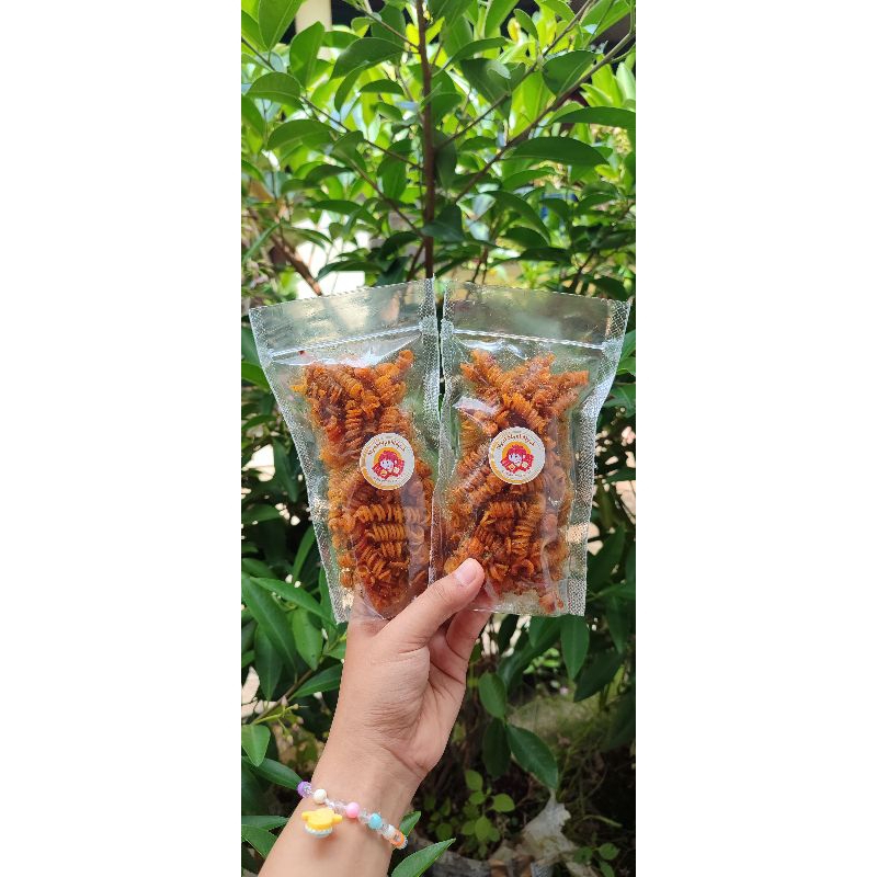 

Makaroni Kriwil Pedas daun jeruk 75 gram by nyahnyehnyoh