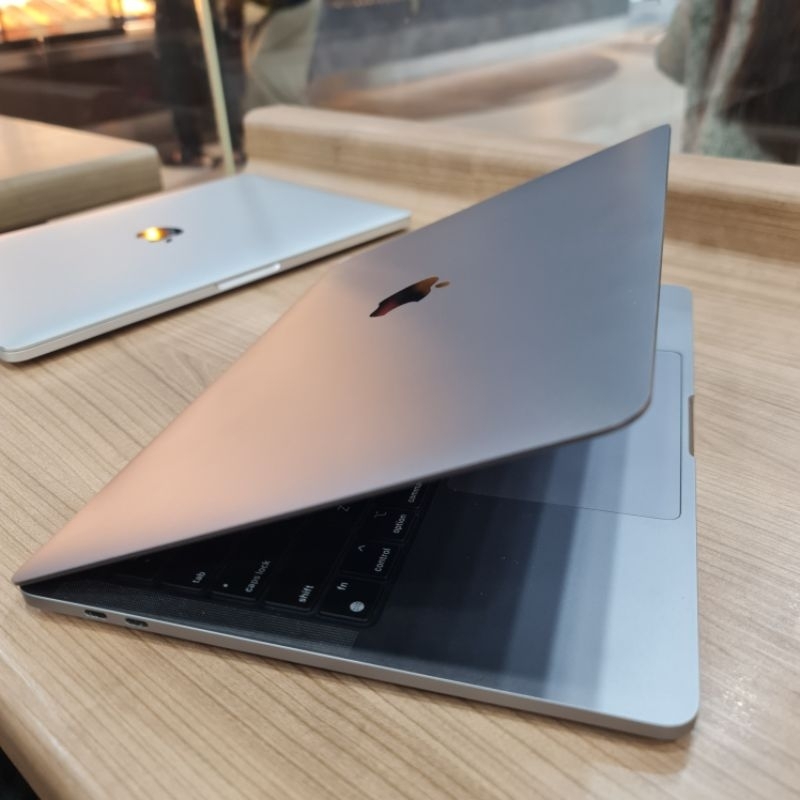 MacBook Pro M1 Apple Chip M1 13 inch grey like new ex IBox