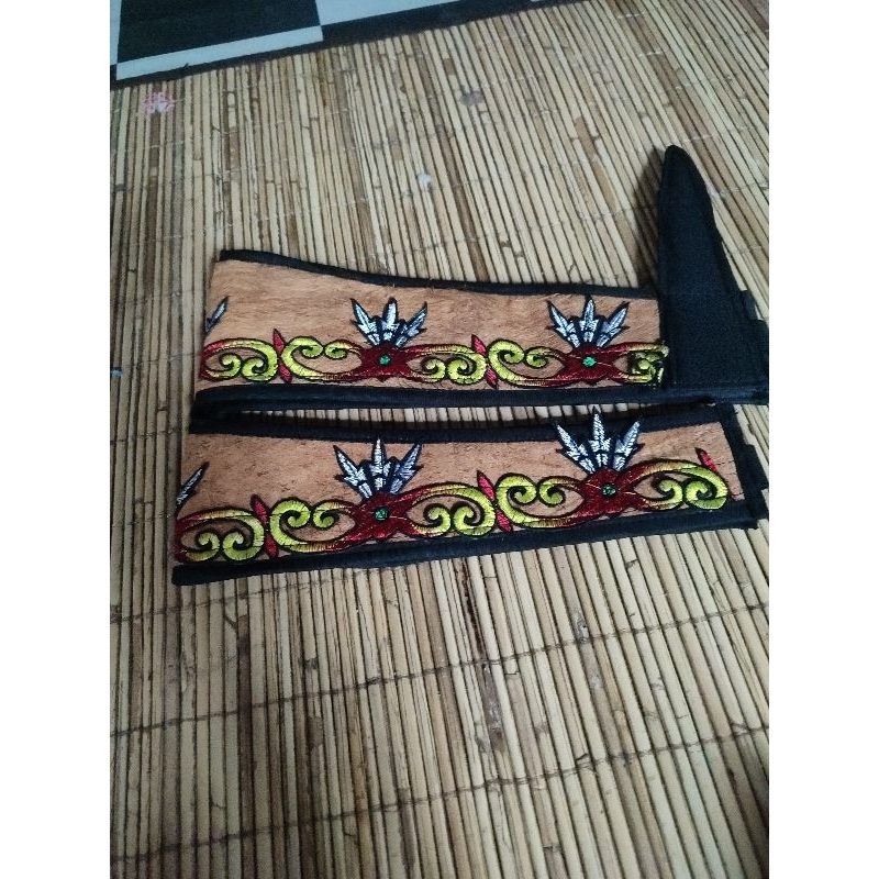 lawung dan sumping dayak