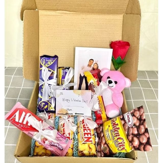 

Hampers Coklat + Boneka + Mawar + Free Foto! Hampers kado valentine, ulang tahun, anniversary