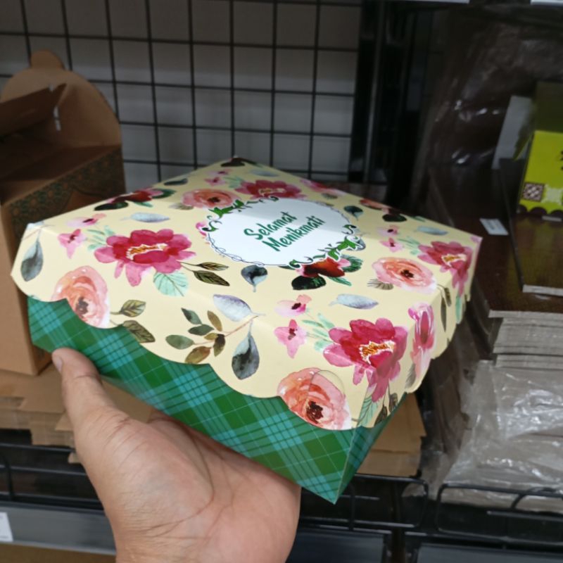 

DUS R10K 310 BUNGA KUNING 18X18 (10 LEMBAR)