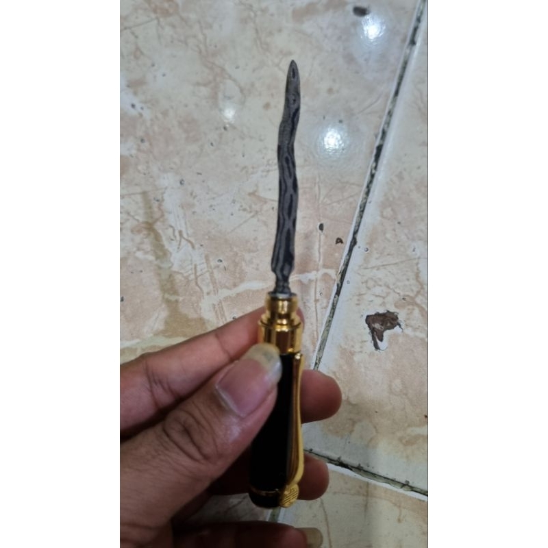 

Bolpen Isi Keris Halusan